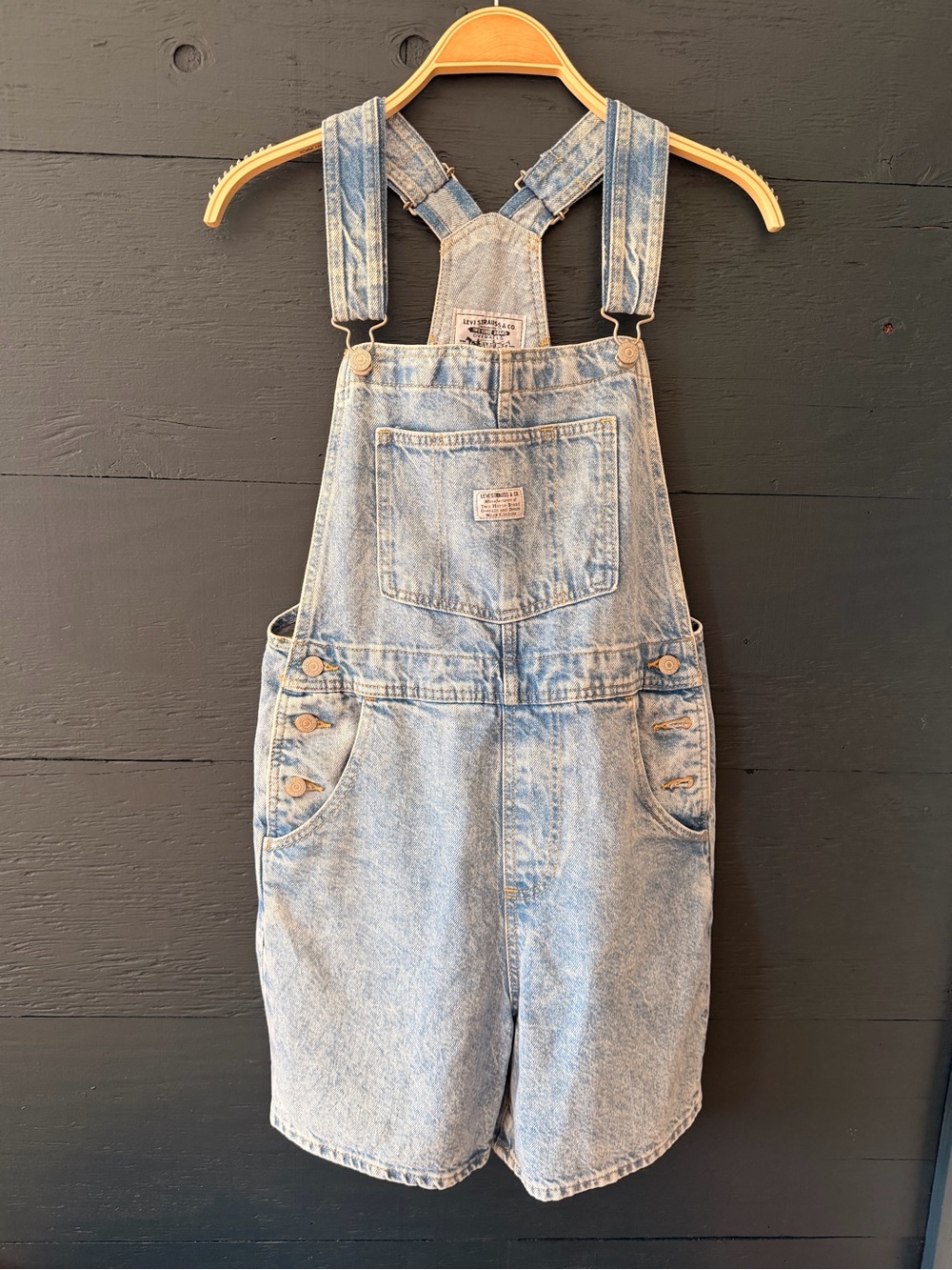 Levi's Denim Shortalls With Patch size Small  nwt from FreePeople website cute! - Picture 4 of 13